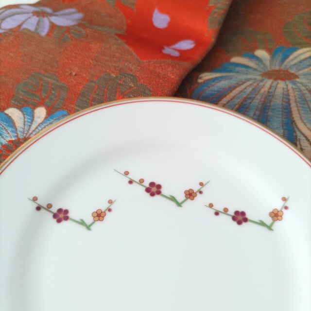 香蘭社｜KORANSHA｜紅梅｜梅花｜金彩｜平皿｜有田焼｜日本 | iichi