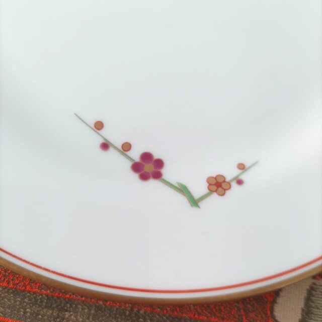 香蘭社｜KORANSHA｜紅梅｜梅花｜金彩｜平皿｜有田焼｜日本 | iichi