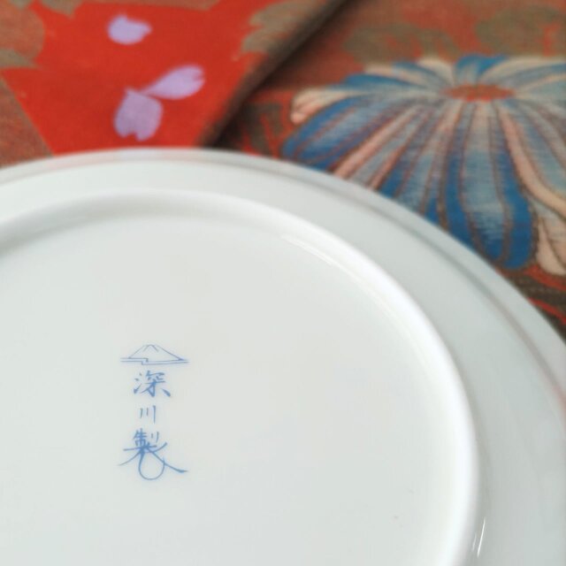 深川製磁　六歌仙　桜型皿　２枚 オツカレサマ、ワタシシリーズ第二弾！心が和む丸紋六歌仙&かわいい