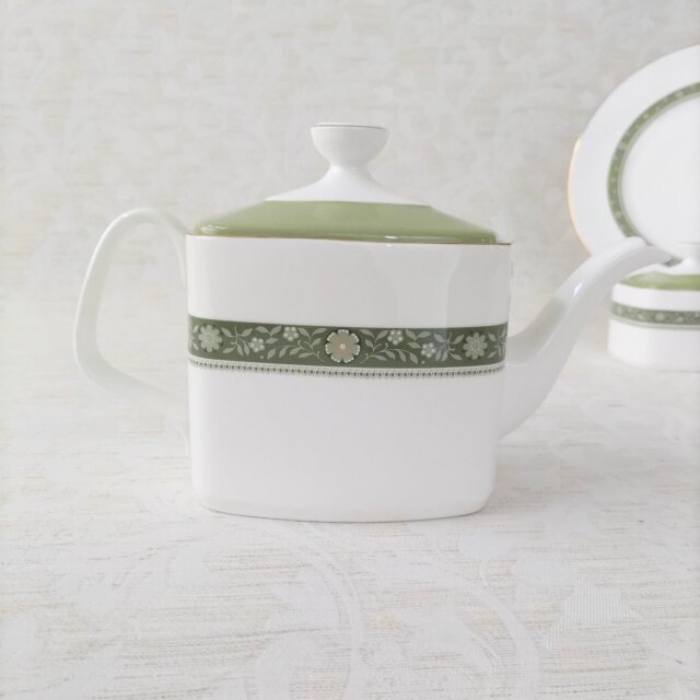 ロイヤルドルトン　ドロシーポット Royal Doulton｜Rondelay｜ロイヤルドルトン｜ティーポットセット＋皿