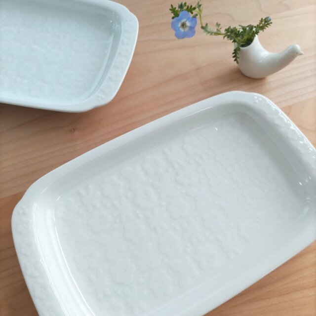 白山陶器｜HAKUSAN｜スナックトレイ｜プレート｜花と蝶｜花蝶彫｜日本