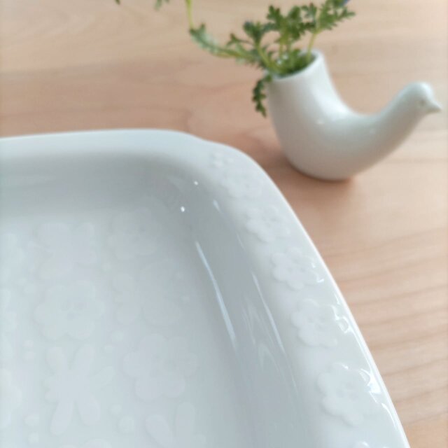 白山陶器｜HAKUSAN｜スナックトレイ｜プレート｜花と蝶｜花蝶彫｜日本