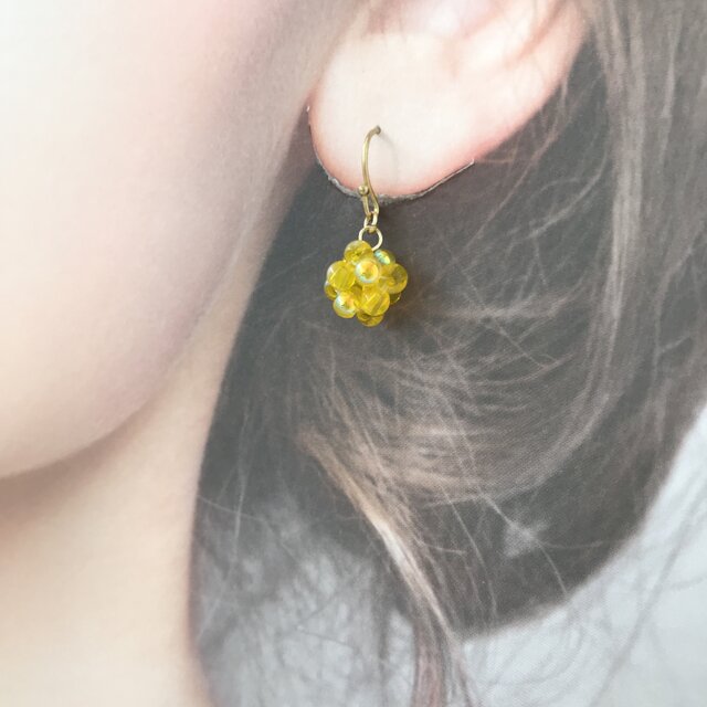 ビーズボール ピアス ミモザ イエロー 黄色 春 小ぶり 大人かわいい