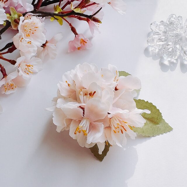 淡雪の桜】春を告げる桜のコサージュ 卒業式 入学式 発表会 | iichi