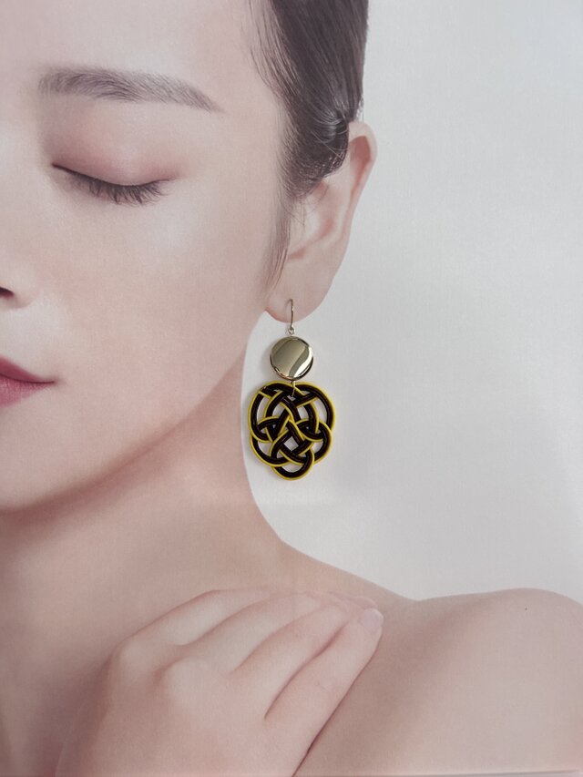 亀子結び水引ピアス | iichi 日々の暮らしを心地よくするハンドメイド