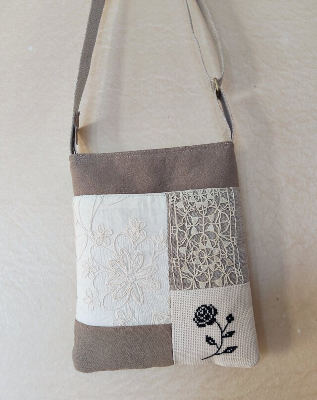 sale*アンティークレース*クロスステッチ*スマホショルダー*薔薇