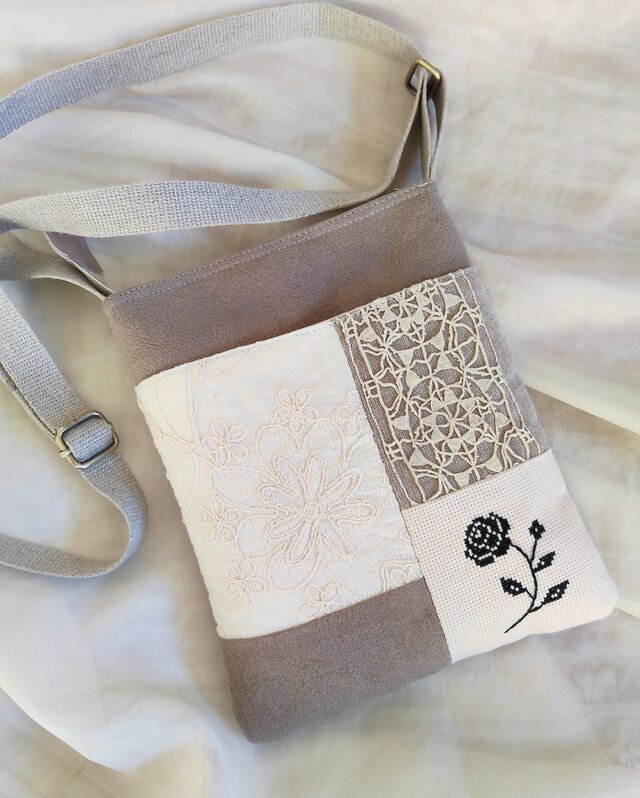 sale*アンティークレース*クロスステッチ*スマホショルダー*薔薇