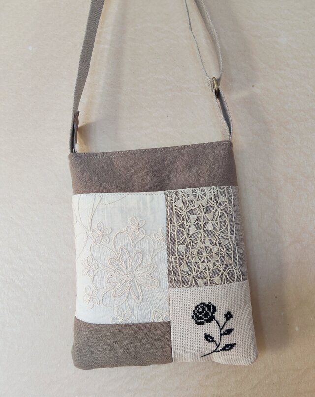 sale*アンティークレース*クロスステッチ*スマホショルダー*薔薇