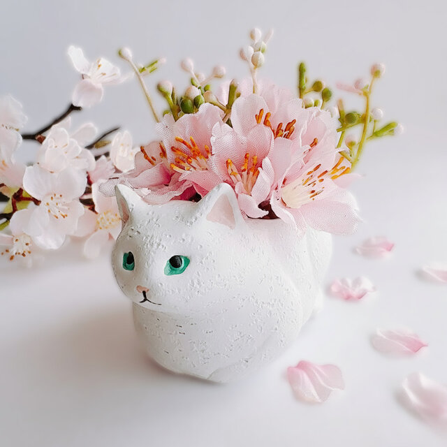 いちご猫】手のひらサイズの猫のフラワーアレンジ | iichi 日々の