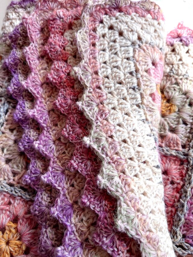 手編みのブランケット（サクラソウ） | iichi 日々の暮らしを心地よく