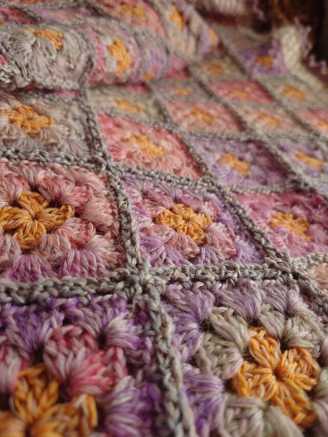 手編みのブランケット（サクラソウ） | iichi 日々の暮らしを心地よく