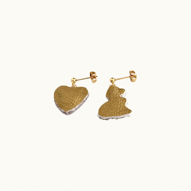 ラブリーわんこピアス LOVE DOGS】犬とハート ピアス／イヤリング アクセサリー モチーフ
