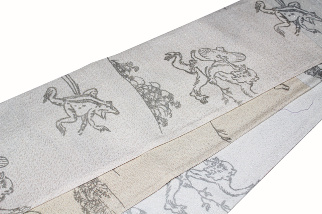 正絹半幅帯｜銀箔モク糸×捺染「鳥獣戯画」 | iichi 日々の暮らしを