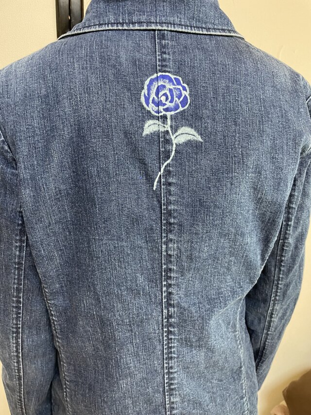 白薔薇のデニムジャケット | iichi 日々の暮らしを心地よくする 