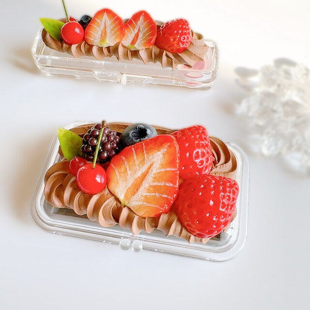 苺の印鑑ケース chocolate 朱肉つき スイーツデコ | iichi 日々の