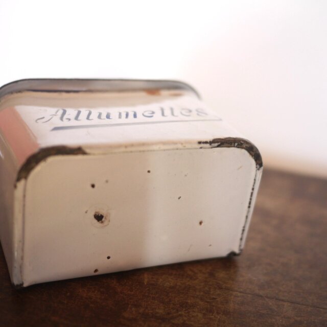ホーロー缶 ALLUMETTES アンティーク フランス | iichi 日々の暮らしを ホーロー缶 ALLUMETTES アンティーク フランス | iichi 日々の暮らしを