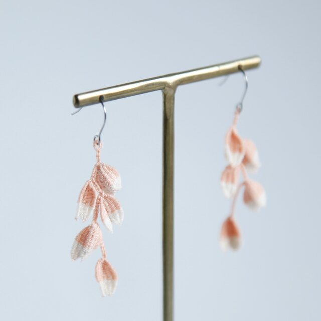 タティングレース 花びら桜ピアス | iichi 日々の暮らしを心地よくする