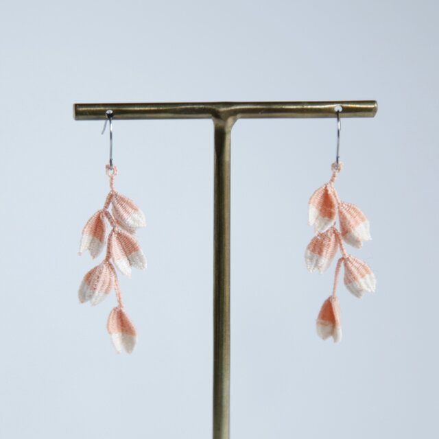 タティングレース 花びら桜ピアス | iichi 日々の暮らしを心地よくする