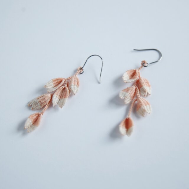 タティングレース 花びら桜ピアス | iichi 日々の暮らしを心地よくする