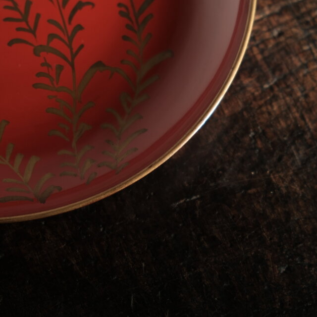 赤に金の草花◇時代物 漆芸漆金縁中皿 骨董・antiques 暮らしに