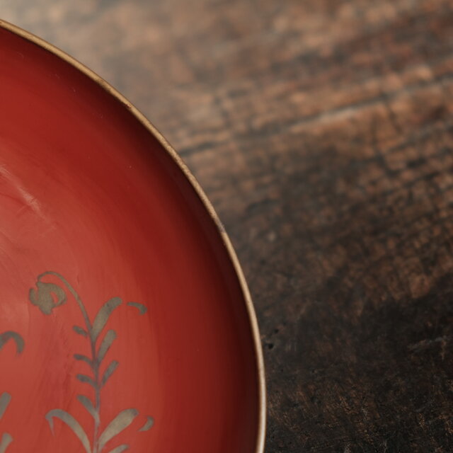 赤に金の草花◇時代物 漆芸漆金縁中皿 骨董・antiques 暮らしに