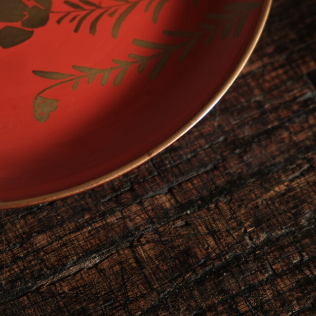 赤に金の草花◇時代物 漆芸漆金縁中皿 骨董・antiques 暮らしに