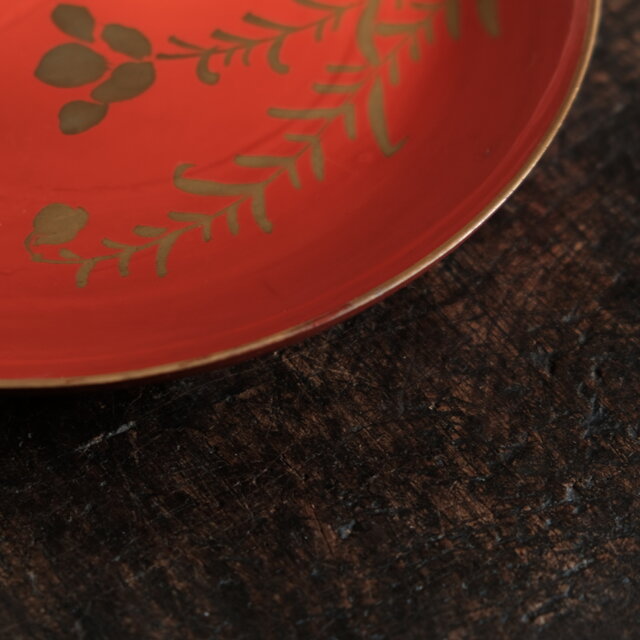 赤に金の草花◇時代物 漆芸漆金縁中皿 骨董・antiques 暮らしに