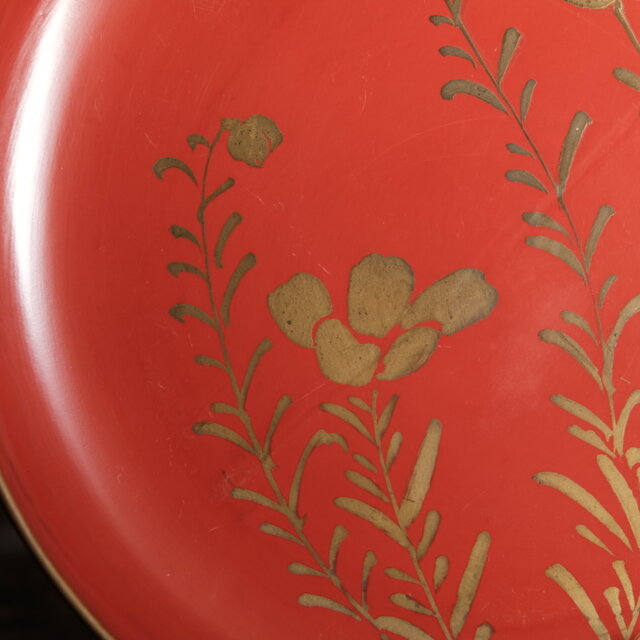 赤に金の草花◇時代物 漆芸漆金縁中皿 骨董・antiques 暮らしに