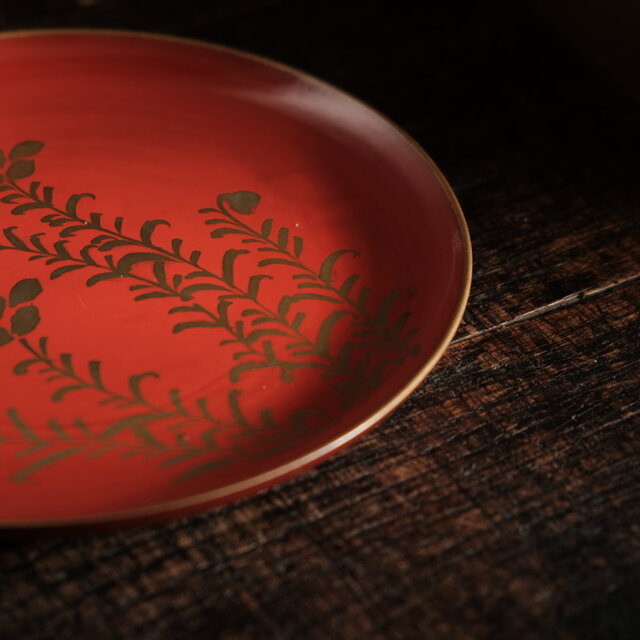 赤に金の草花◇時代物 漆芸漆金縁中皿 骨董・antiques 暮らしに