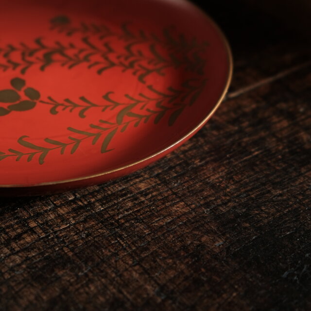 赤に金の草花◇時代物 漆芸漆金縁中皿 骨董・antiques 暮らしに