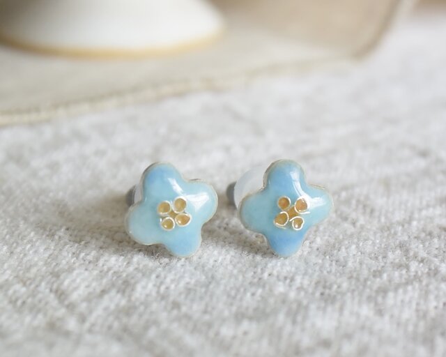 七宝焼｜小さなお花のピアス ブルー 水色 勿忘草 イヤリング変更可