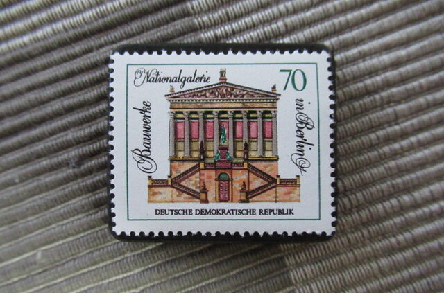 ドイツ 歴史建物切手ブローチ10816 | iichi 日々の暮らしを心地よく