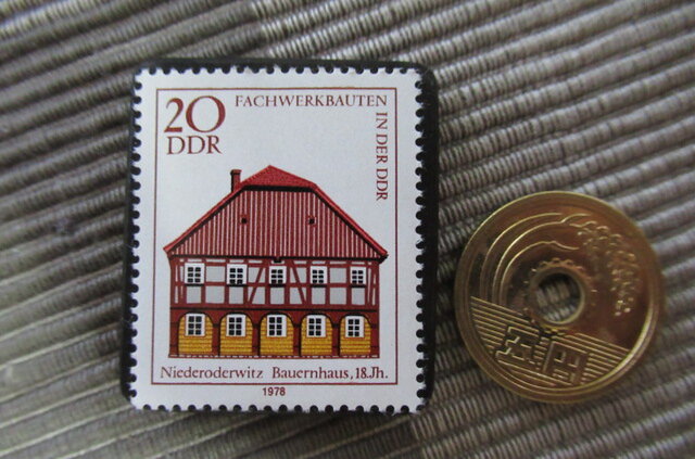 ドイツ 伝統家屋切手ブローチ10822 | iichi 日々の暮らしを心地よく