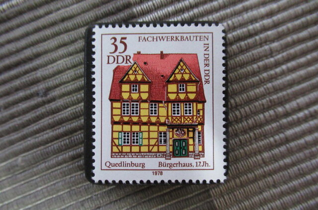 ドイツ 伝統家屋切手ブローチ10824 | iichi 日々の暮らしを心地よく