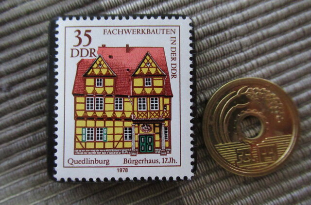 ドイツ 伝統家屋切手ブローチ10824 | iichi 日々の暮らしを心地よく