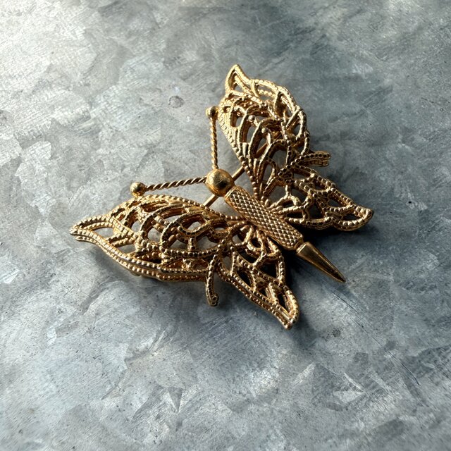 SCM40-【 MONET 】モネ・ヴィンテージブローチ Gold tone butterfly