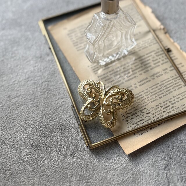 SC146-ヴィンテージブローチ U.S.A. 1970s Gold Tone Butterfly