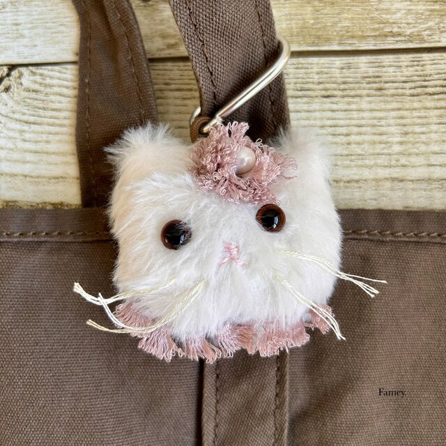 大人かわいいおしゃれなふわふわ白猫ちゃんバッグチャーム エコファー