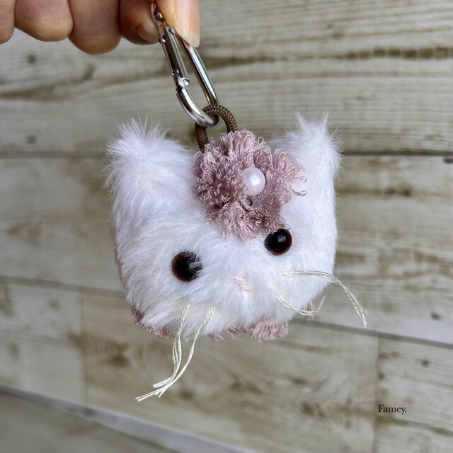 大人かわいいおしゃれなふわふわ白猫ちゃんバッグチャーム エコファー