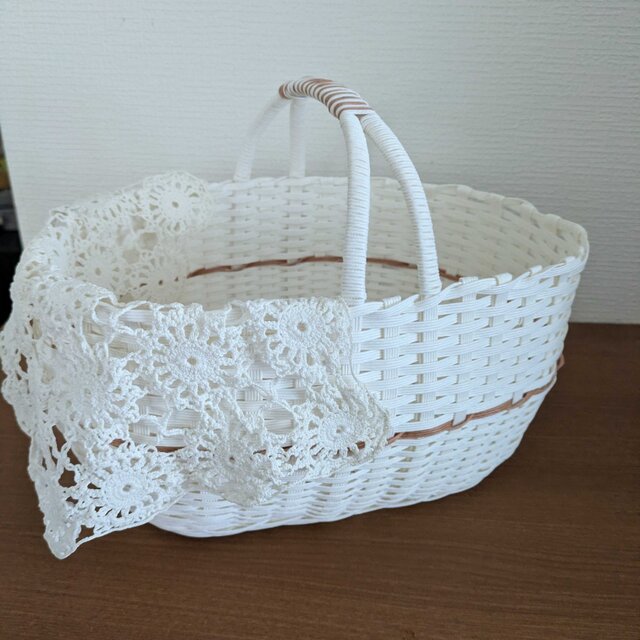 シンプル＊オーバルバスケット＊花結び　白　クラフトバンド インテリア収納にもお出かけにもぴったりな清潔感あふれる白ワン