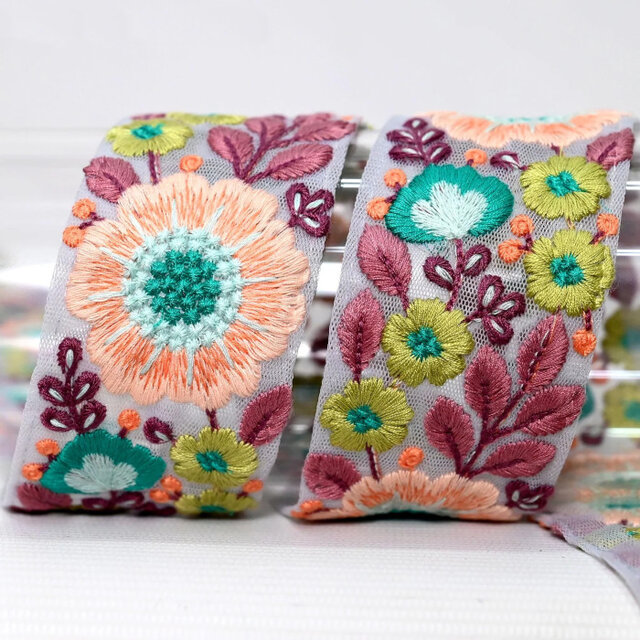 インド刺繍リボン50cm切り売り フォークロアフラワー チュールブルー地