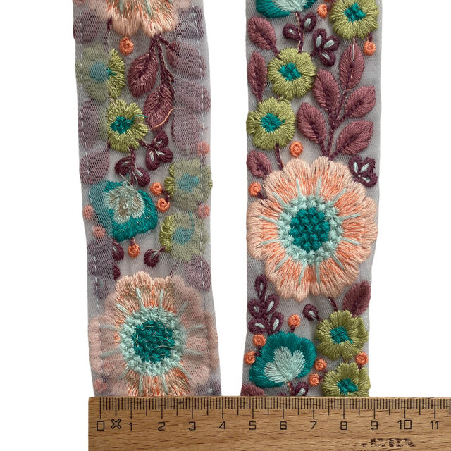 インド刺繍リボン50cm切り売り フォークロアフラワー チュールブルー地
