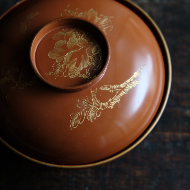 花と蝶々◇ブラウンで素敵。古輪島塗 花蝶文漆芸沈金蓋付椀 漆器 骨董