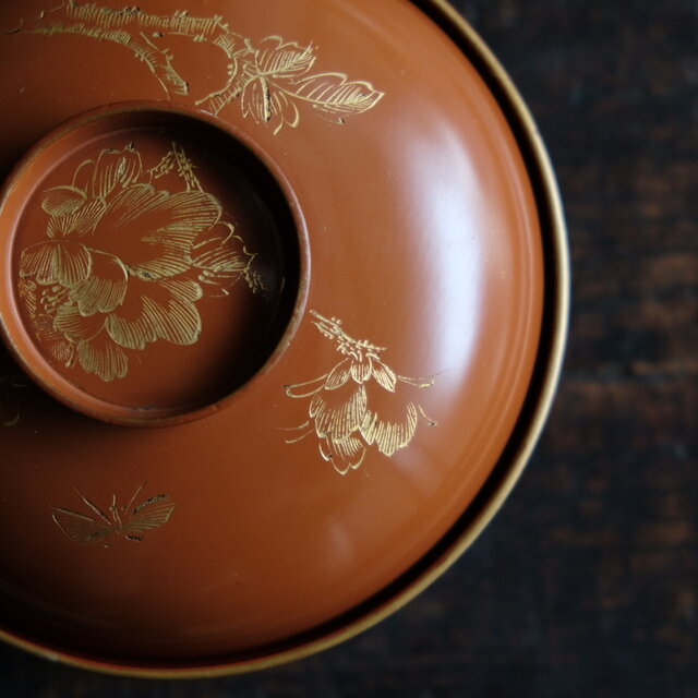 花と蝶々◇ブラウンで素敵。古輪島塗 花蝶文漆芸沈金蓋付椀 漆器 骨董