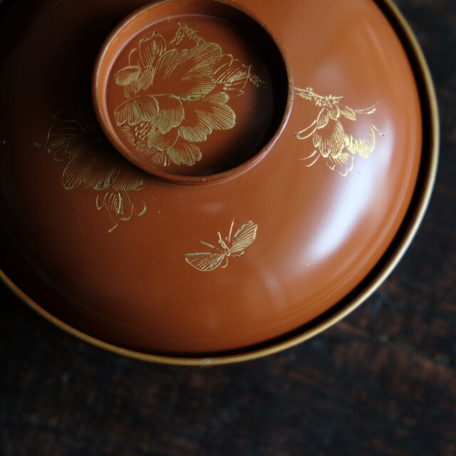 花と蝶々◇ブラウンで素敵。古輪島塗 花蝶文漆芸沈金蓋付椀 漆器 骨董