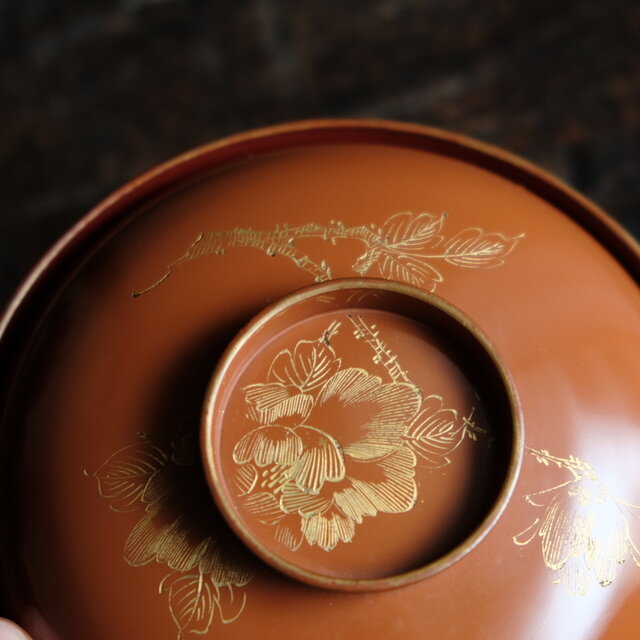 花と蝶々◇ブラウンで素敵。古輪島塗 花蝶文漆芸沈金蓋付椀 漆器 骨董