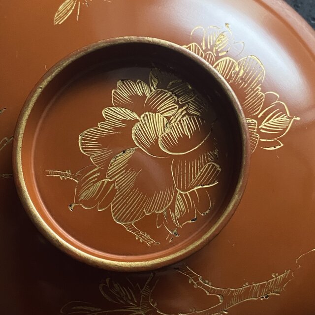 花と蝶々◇ブラウンで素敵。古輪島塗 花蝶文漆芸沈金蓋付椀 漆器 骨董
