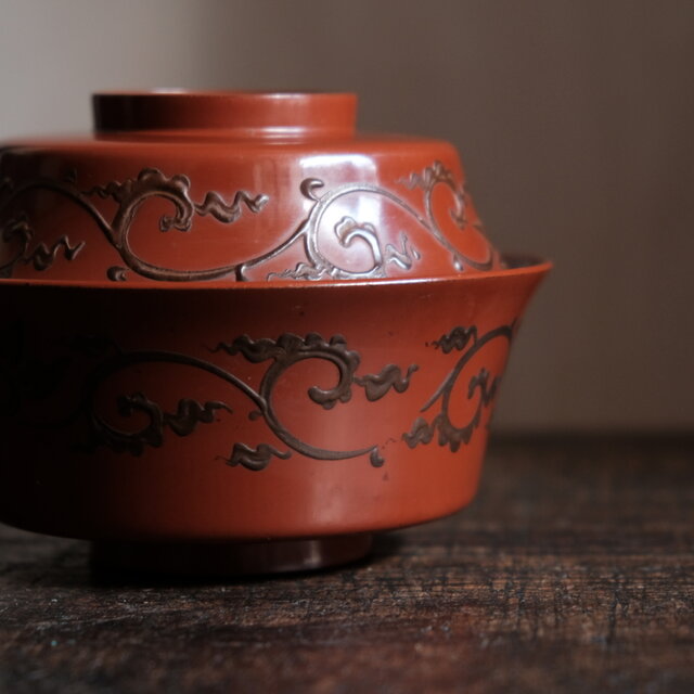 ブラウンに唐草文様◇時代物 漆芸蓋付椀 古漆器 骨董・antiques 大正