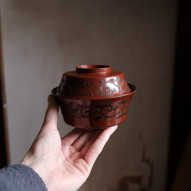 ブラウンに唐草文様◇時代物 漆芸蓋付椀 古漆器 骨董・antiques 大正