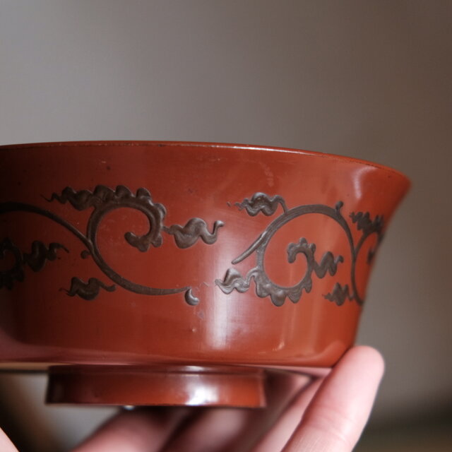 ブラウンに唐草文様◇時代物 漆芸蓋付椀 古漆器 骨董・antiques 大正